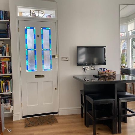 Interior Designed Flat Near Kew Botanical Gardens Apartman London Kültér fotó